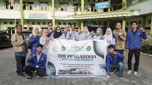 𝐃𝐨𝐬𝐞𝐧 𝐝𝐚𝐧 𝐌𝐚𝐡𝐚𝐬𝐢𝐬𝐰𝐚 𝐔𝐧𝐢𝐯𝐞𝐫𝐬𝐢𝐭𝐚𝐬 𝐀𝐢𝐬𝐲𝐢𝐲𝐚𝐡 𝐏𝐚𝐥𝐞𝐦𝐛𝐚𝐧𝐠 𝐋𝐚𝐤𝐬𝐚𝐧𝐚𝐤𝐚𝐧 𝐏𝐞𝐧𝐠𝐚𝐛𝐝𝐢𝐚𝐧 𝐤𝐞𝐩𝐚𝐝𝐚 𝐌𝐚𝐬𝐲𝐚𝐫𝐚𝐤𝐚𝐭 𝐝𝐢 𝐃𝐞𝐬𝐚 𝐓𝐚𝐧𝐣𝐮𝐧𝐠 𝐁𝐚𝐫𝐮, 𝐎𝐠𝐚𝐧 𝐈𝐥𝐢𝐫